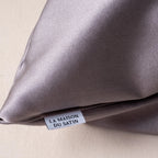 TAIE D’OREILLER PURE SOIE DE MÛRIER 22 MOMMES Gris anthracite 50x70cm La Maison du Satin