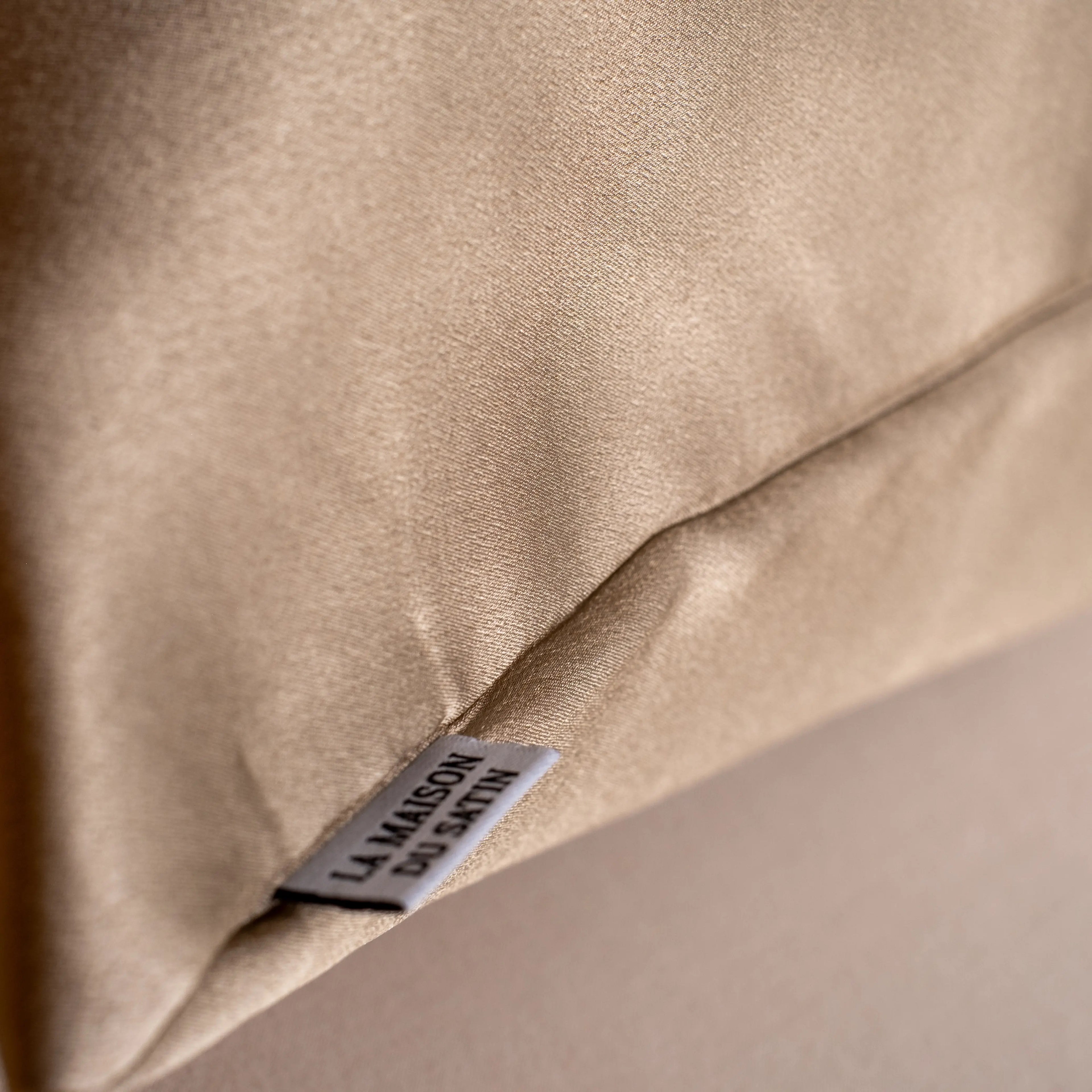 TAIE D’OREILLER PURE SOIE DE MÛRIER 22 MOMMES Kaki 50x70cm La Maison du Satin